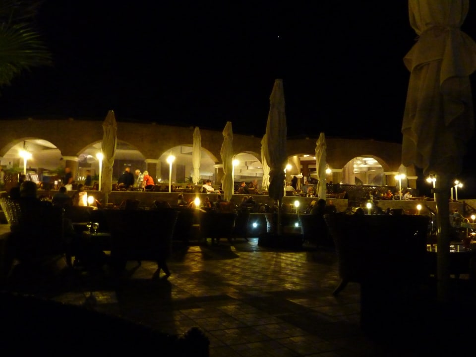 Restaurant bei Nacht Hotel Kalithea Horizon Royal
