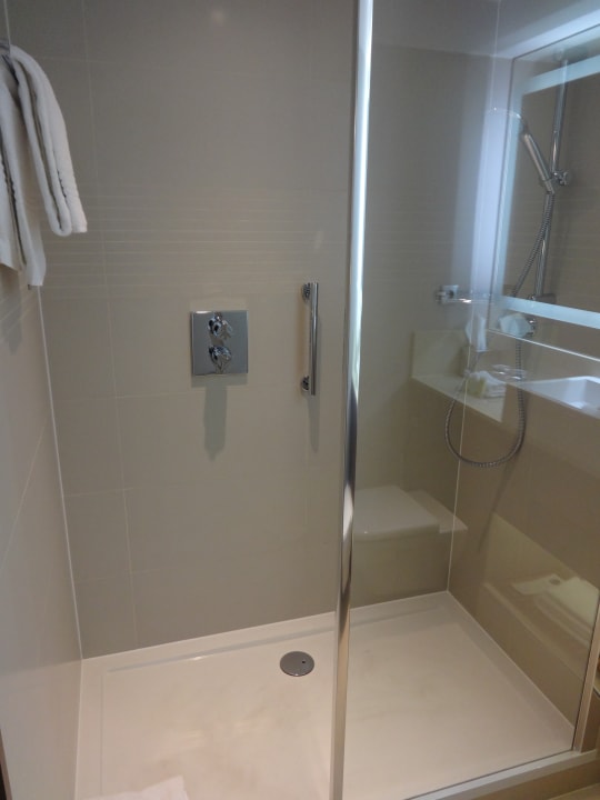 Zimmer Hotel Courtyard by Marriott Cologne