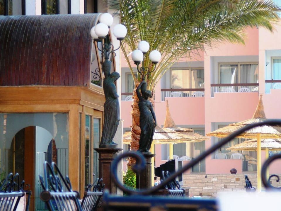 Wejście do lobby baru Beach Albatros Resort
