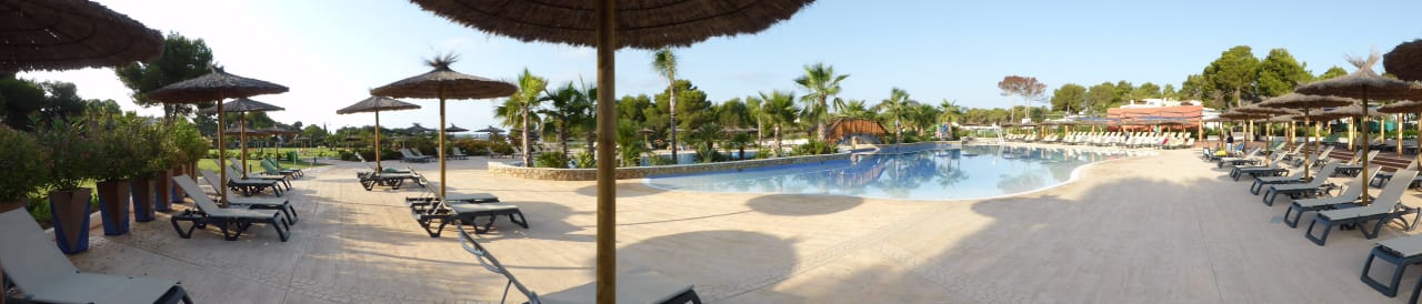 Neue Poolanlage am Morgen TUI MAGIC LIFE Cala Pada