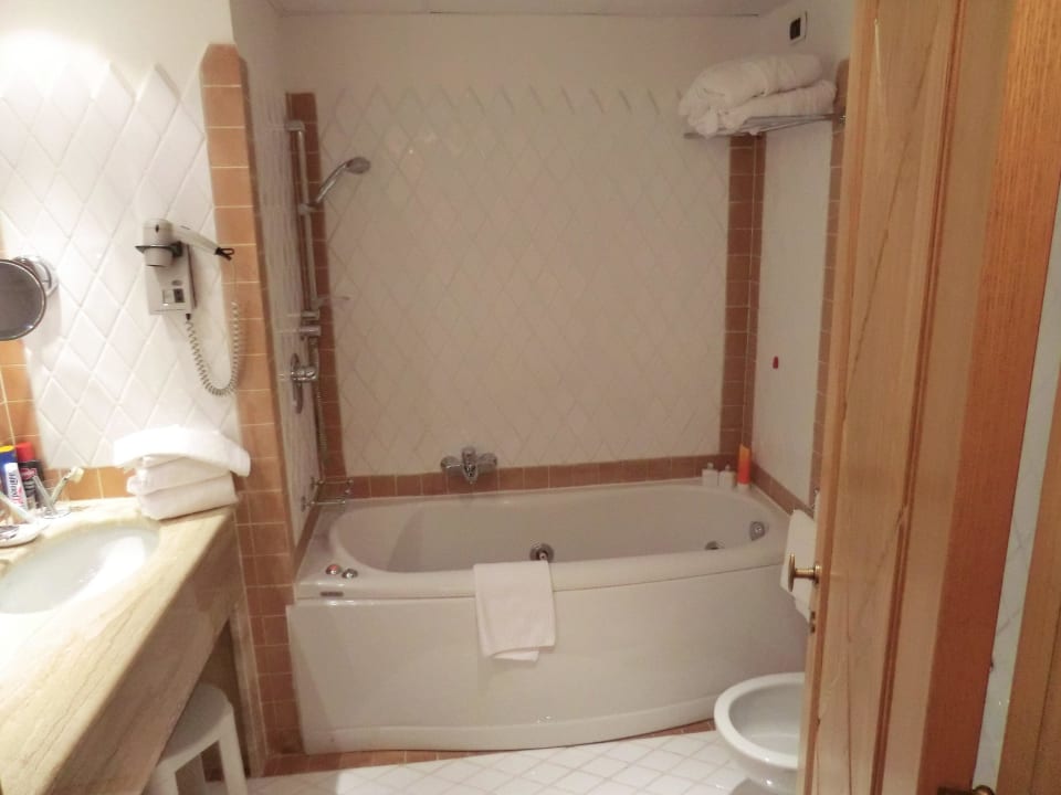 Zimmer 1103, 2. Bad Grand Hotel Poltu Quatu