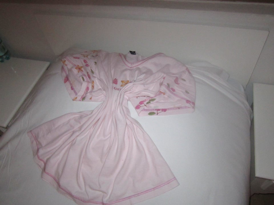 Für etwas Tringeld immer schönes Bett Royal Karthago Djerba