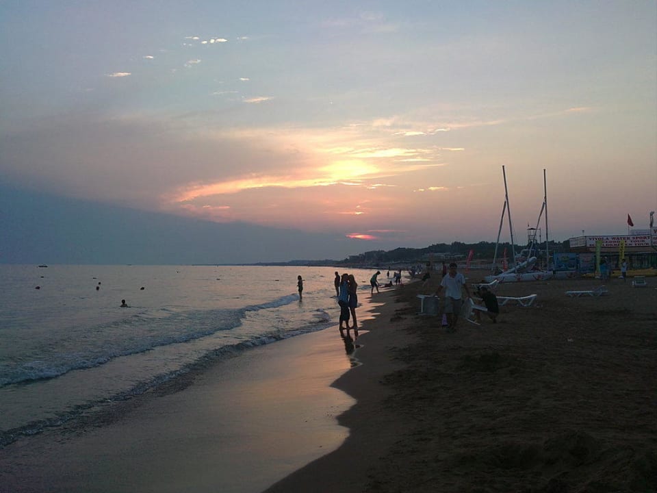 Sonnenuntergang Side Breeze Hotel