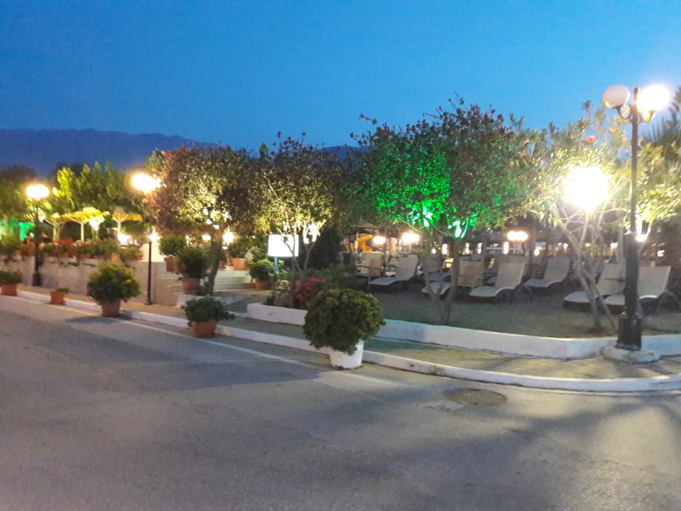 Gartenanlage Corissia Beach Hotel