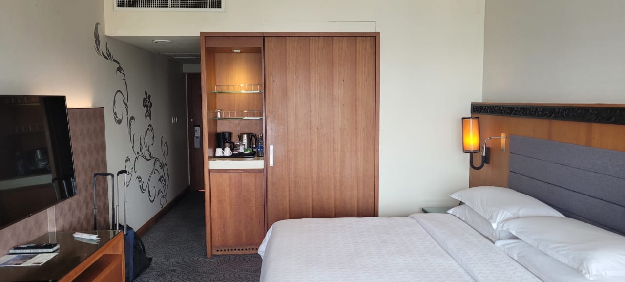 Zimmer Royal Orchid Sheraton Hotel & Towers