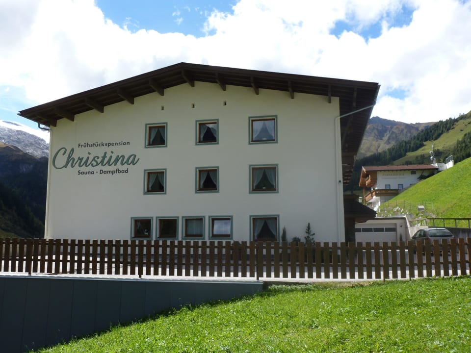 Parkplatz, Haus Ostseite Frühstückspension Christina