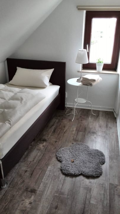 2. kleines Schlafzimmer mit Einzelbett Hotel zur Post