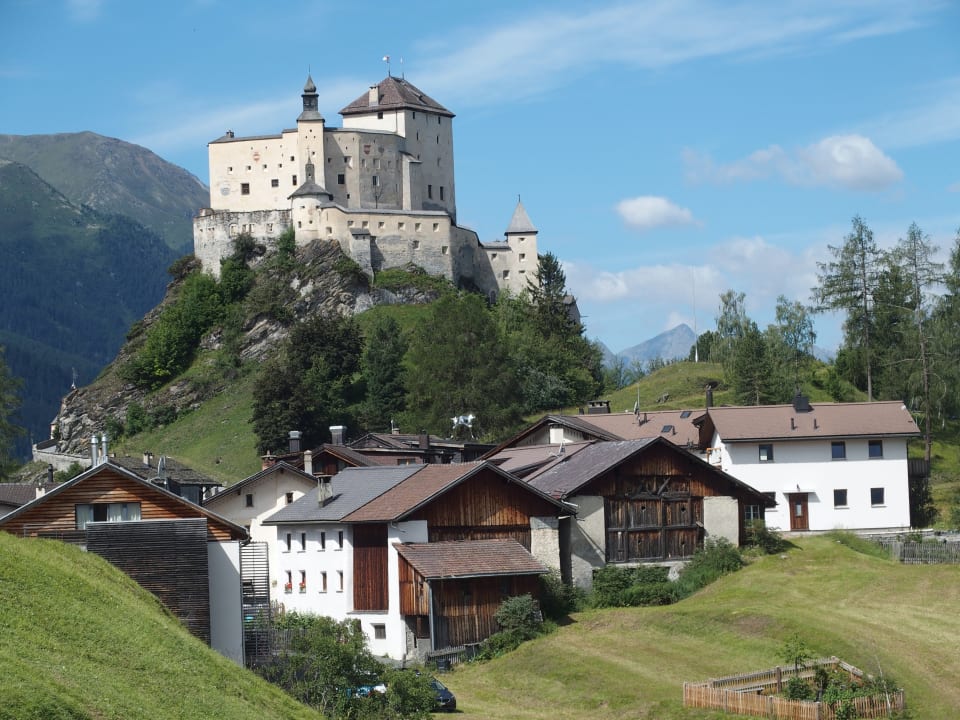 Außenansicht Relais & Châteaux Schlosshotel Chastè - Scuol Tarasp