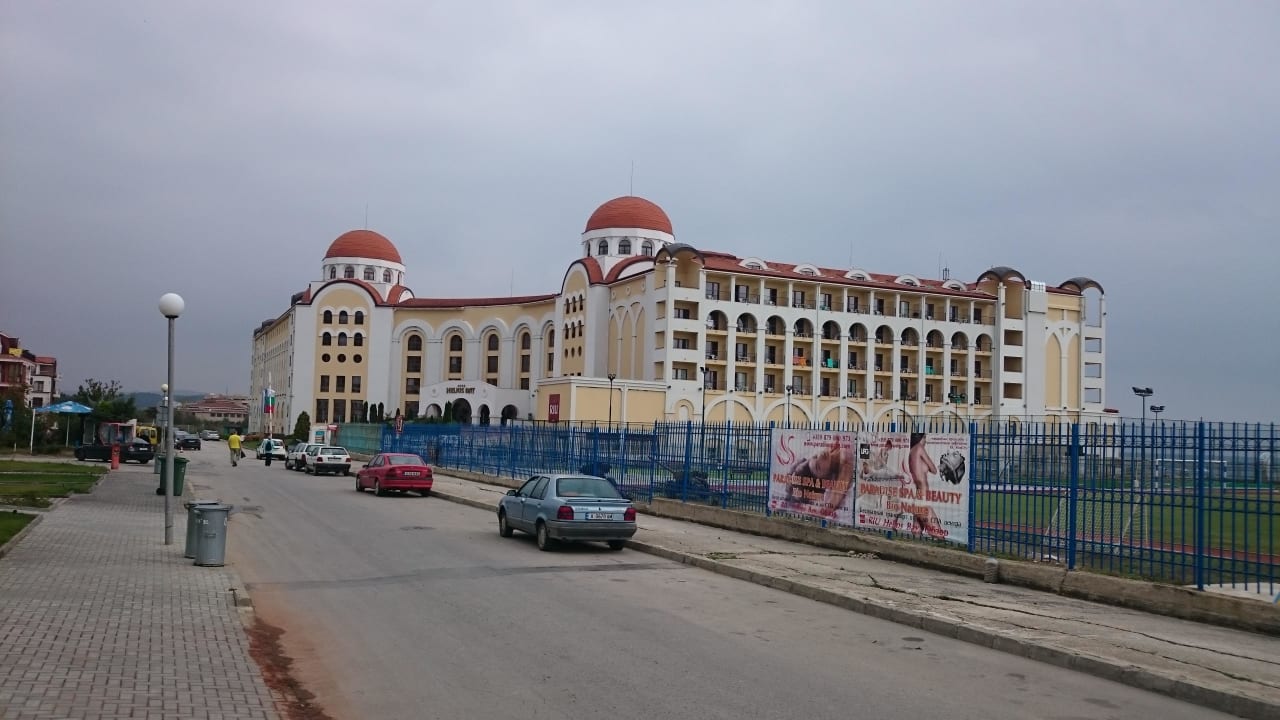 Hotelfront Alua Helios Bay