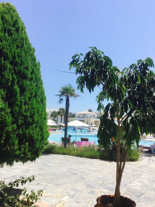 Einer der Pools Neptune Luxury Resort