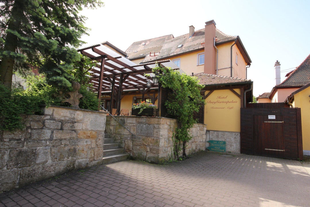 Ansicht vom Parkplatz Hotel BurgGartenpalais