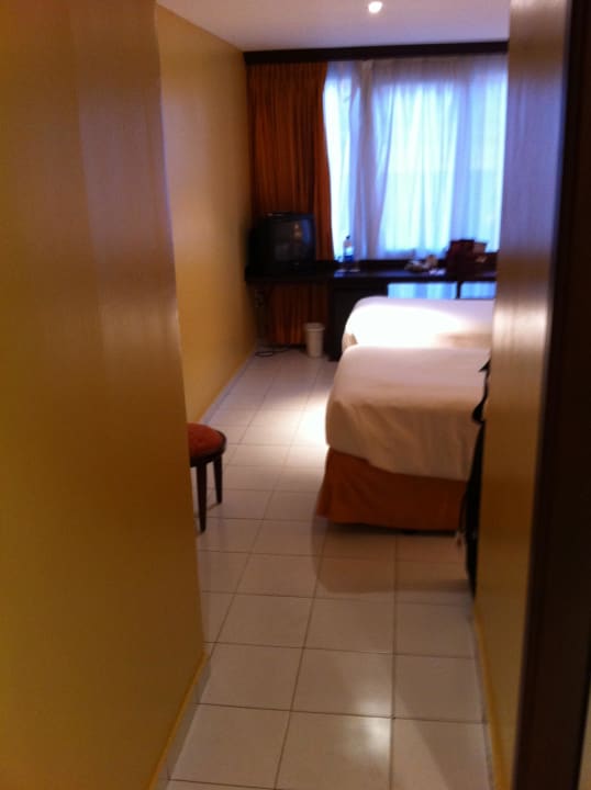 Blick ins Zimmer von der Tür aus Novus Plaza Hodelpa