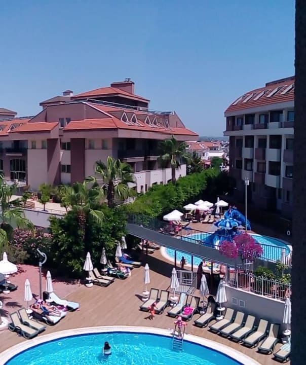 Pool von Zimmer Hane Family Resort