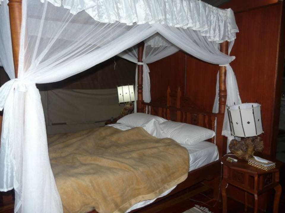 Bett im "Jumbo" Zelt Mara Leisure Camp