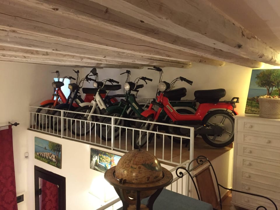 Aussicht mit Vespas B&B Porta di Castro