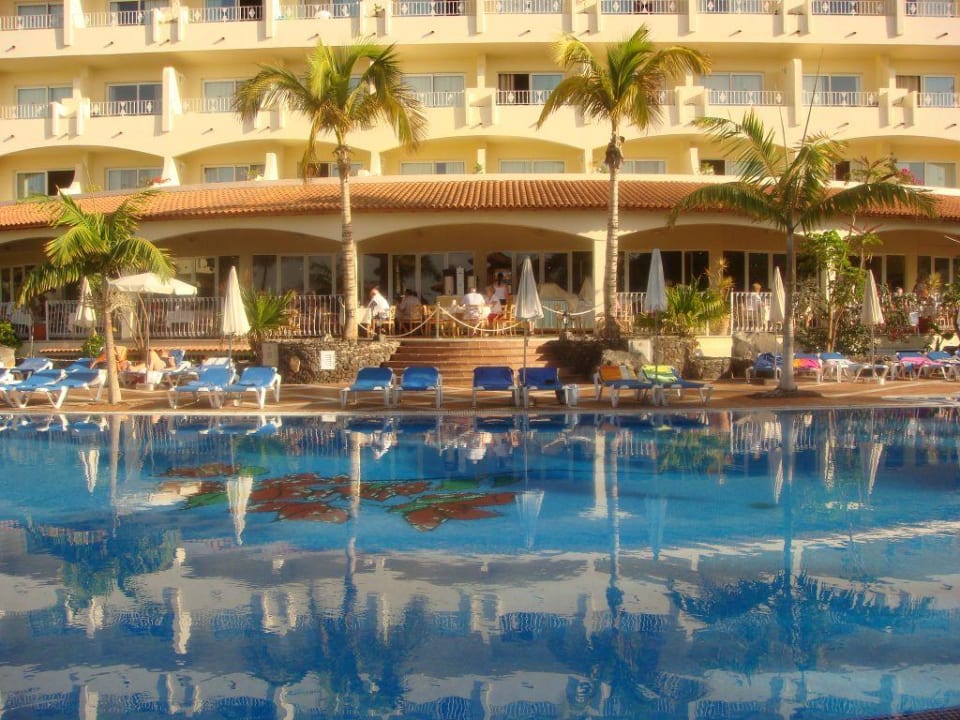 Warum ist die Treppe durch ein Tau abgesperrt? R2 BUGANVILLA Hotel & Spa