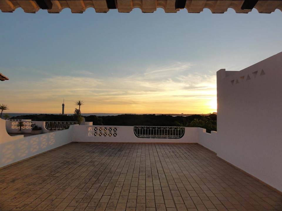 Die riesige Terrasse Hotel Vila Gaivota