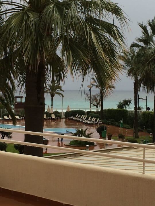 Seitlicher Blick vom Balkon Hipotels Mercedes