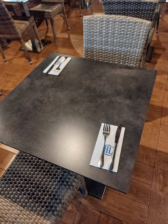 Gastro HL Miraflor Suites Hotel