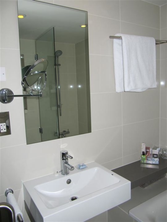 Bad im ersten Zimmer Hotel H10 London Waterloo