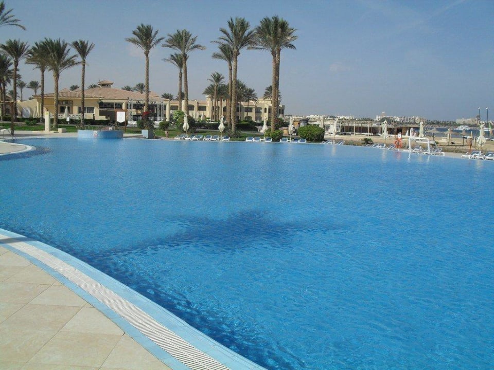 Pool am Strand Cleopatra Luxury Resort Makadi Bay