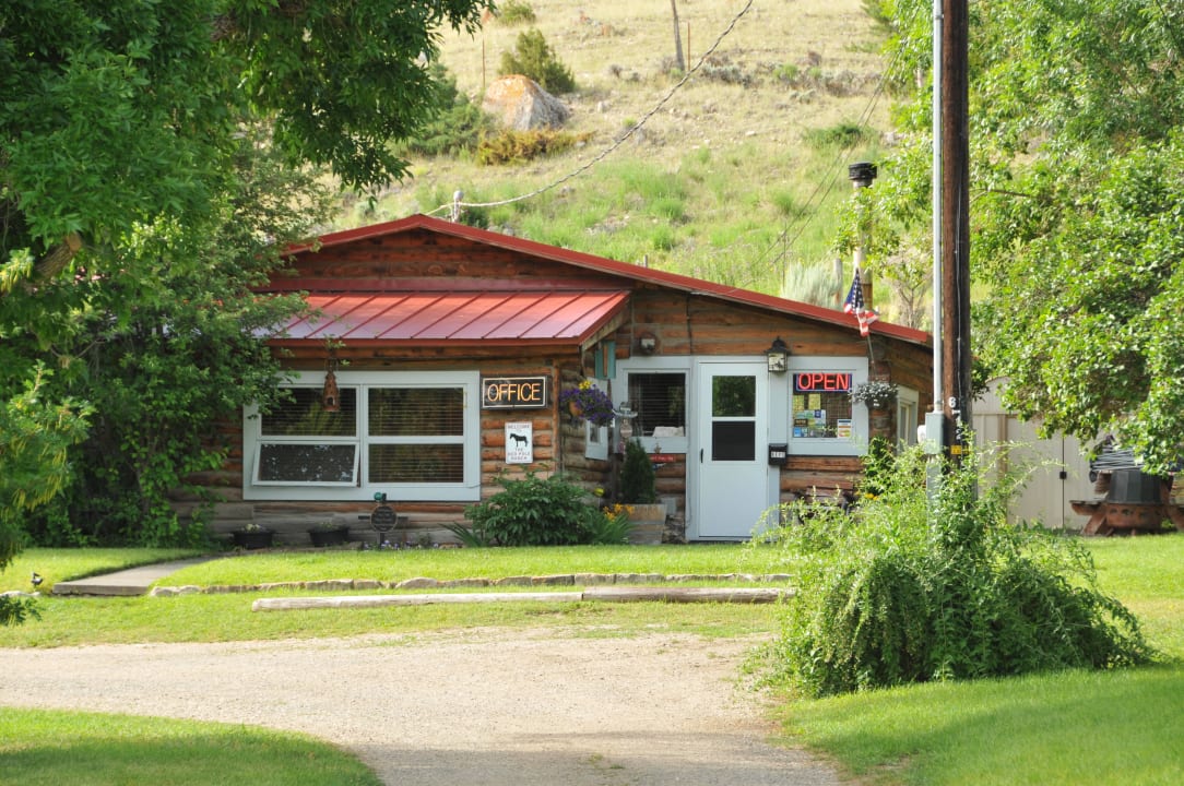 Check In Red Pole Ranch and Motel