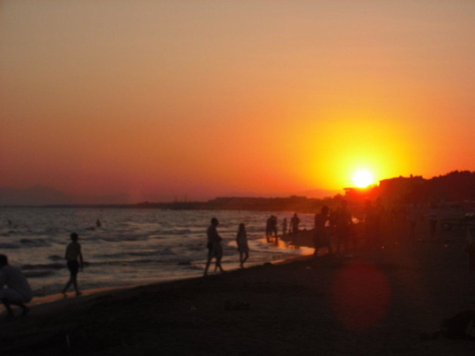 Sonnenuntergang am Strand Side Breeze Hotel