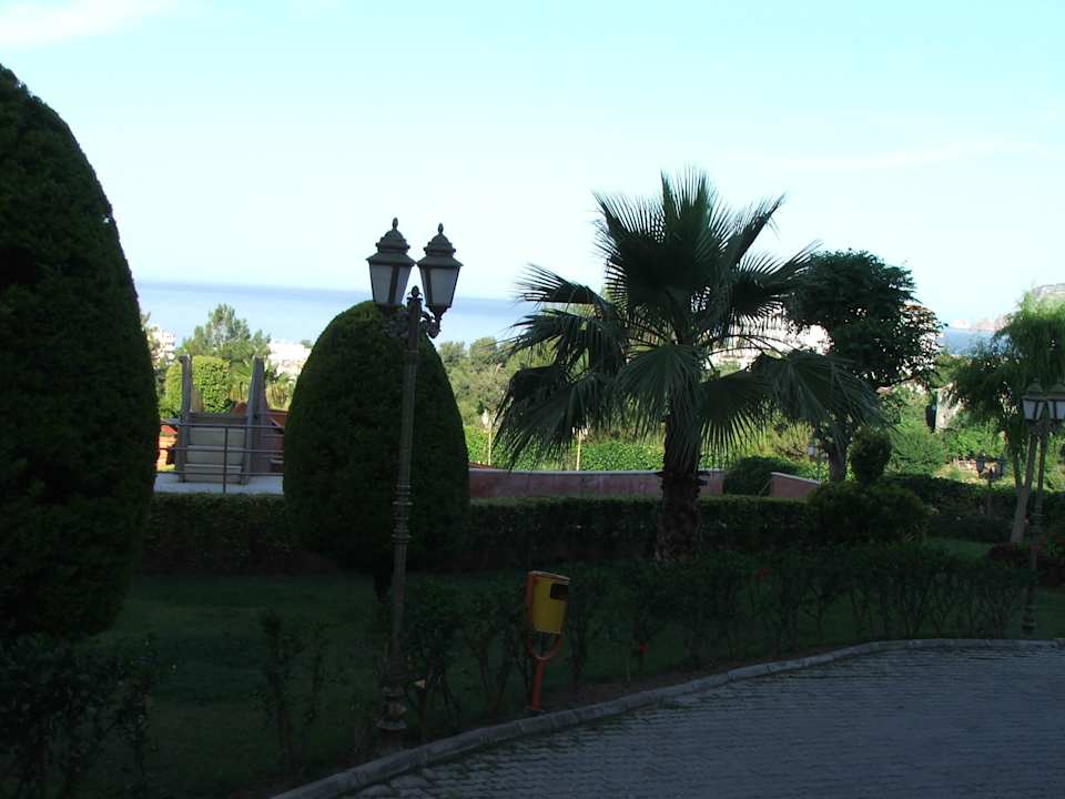 Дорога к корпусу Larina Resort Spa & Hotel