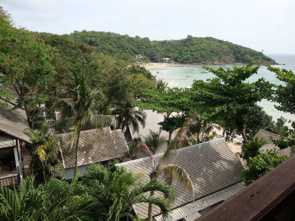Blick auf die Anlage und zum Meer Ao Prao Resort