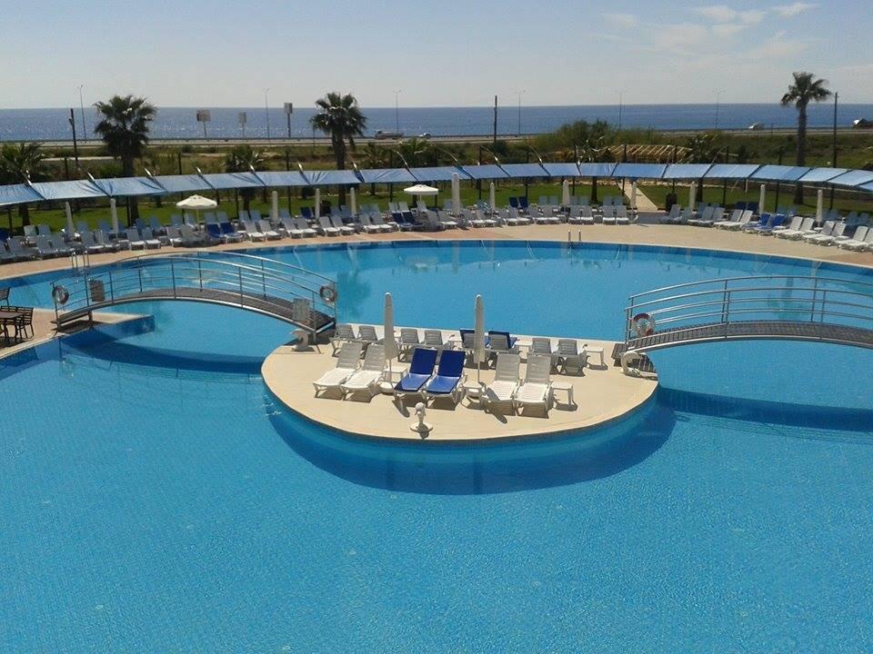 Pool am Tage Cenger Beach Resort & Spa