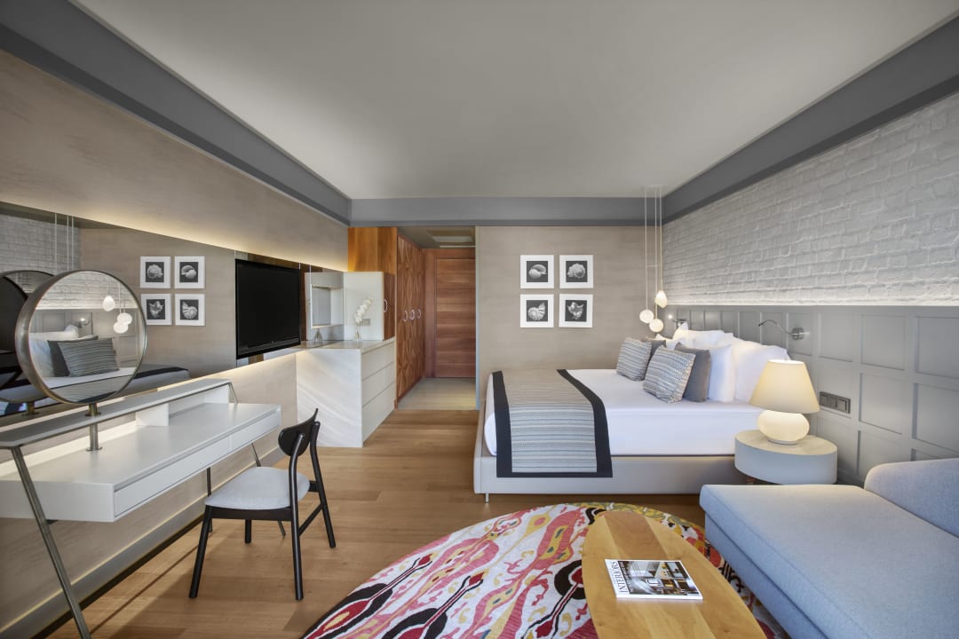 Zimmer Acanthus Cennet Barut Collection