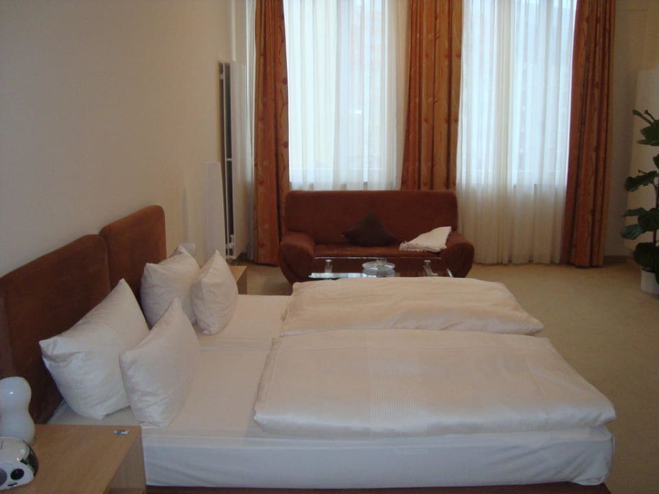 Wohn- und Schlafzimmer Aparthotel Neumarkt