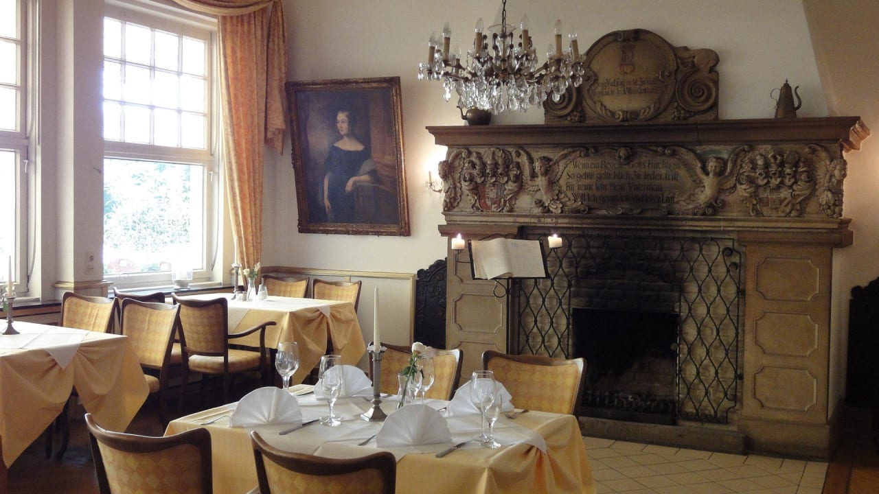 Essraum mit Kamin Hotel Drei Kronen