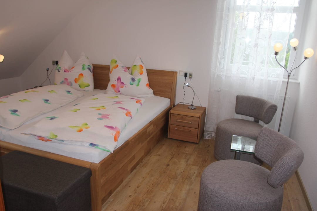 Schlafz.mit Massivholzmöbeln,  sehr gute Matrazen Ferienbauernhof Hirschfeld