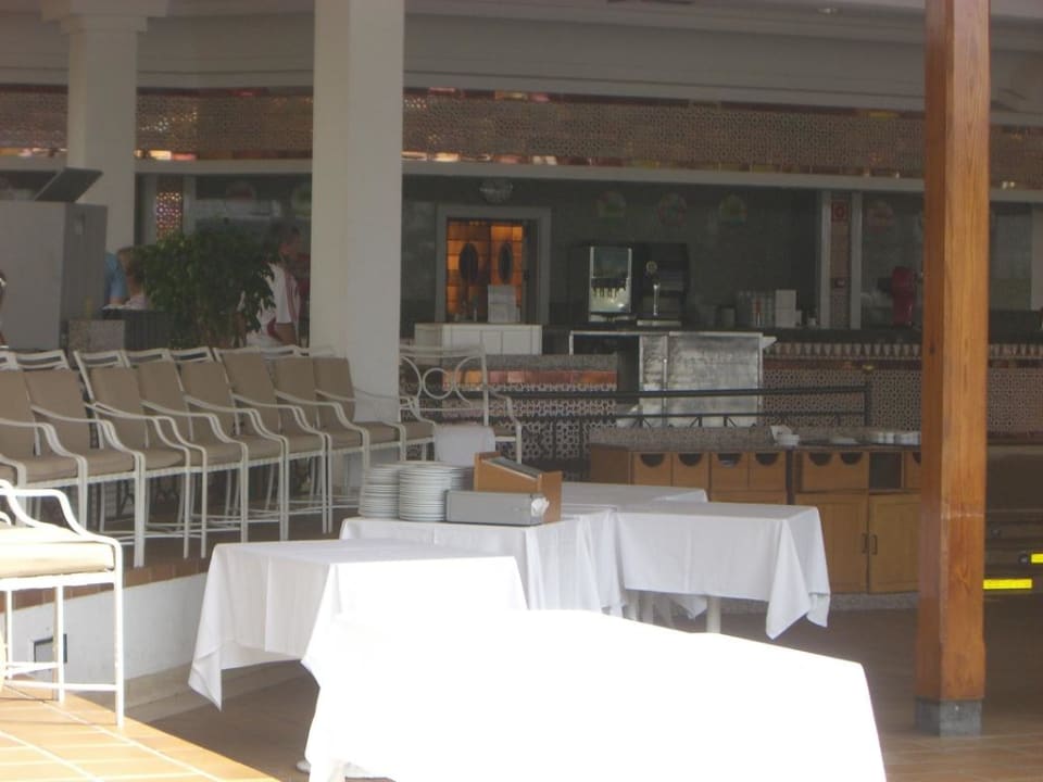 Vor dem Hauptrestaurant Hotel Riu Paraiso Lanzarote