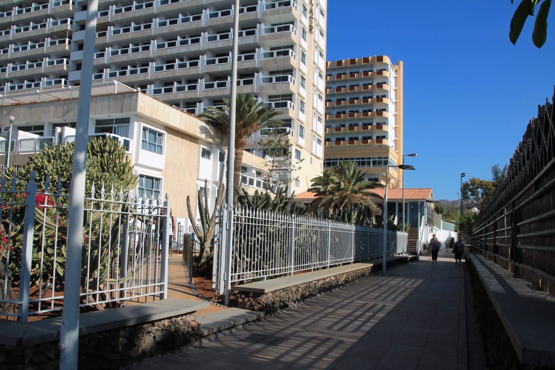 Hotelausgang zur Promenade und zum Strand Hotel Europalace
