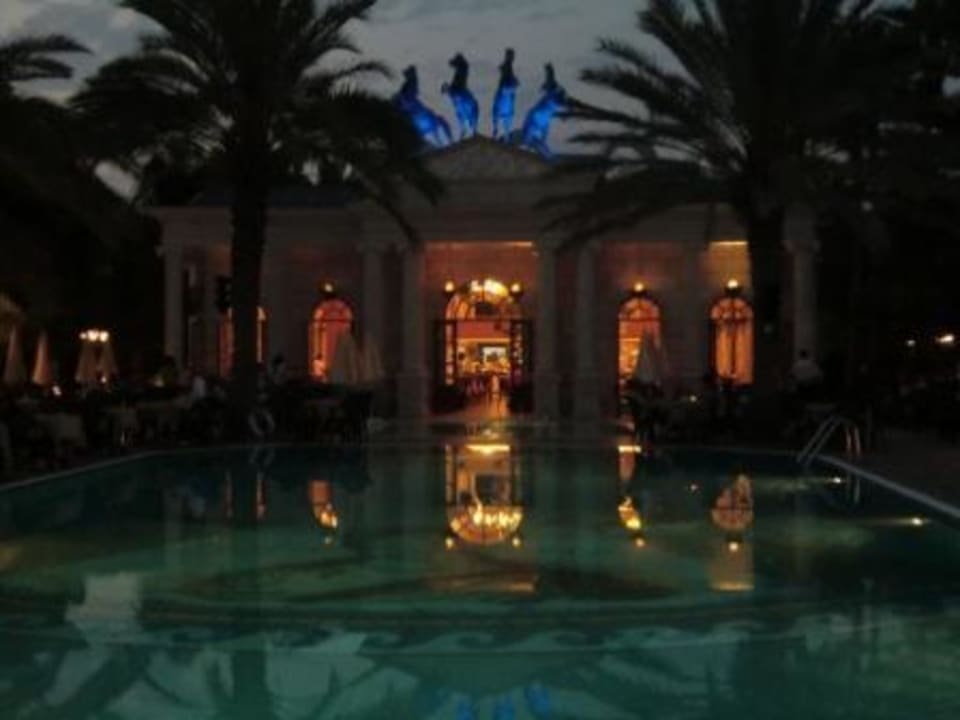 Pool/Restaurant by night Hotel Yetkin