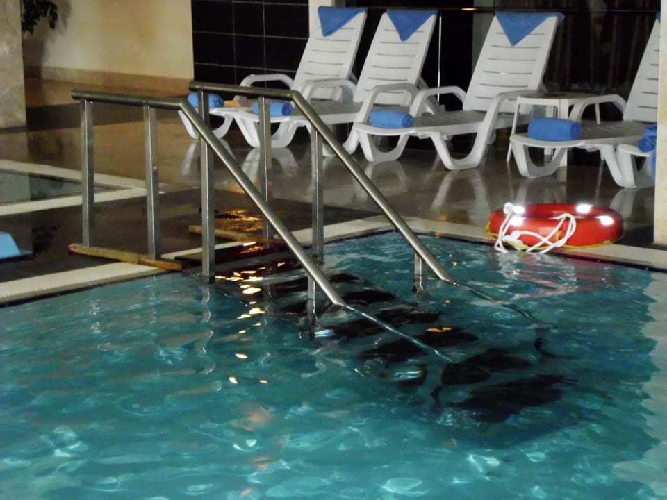 Hallenbad mit neuer Treppe Kaya Belek Hotel