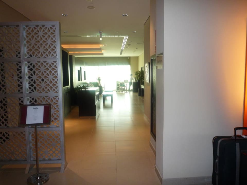 Eingang Frühstücksraum Hotel Holiday Inn Express Jumeirah