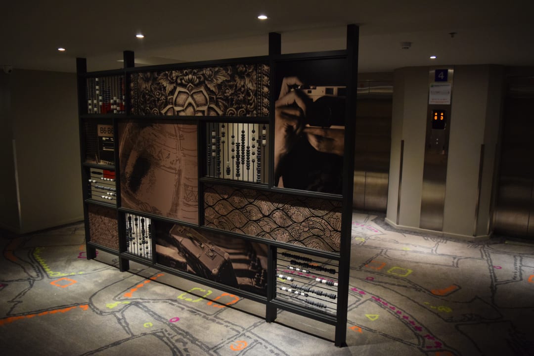 Bereich vor den Aufzügen ibis Styles Bangkok Khaosan Viengtai