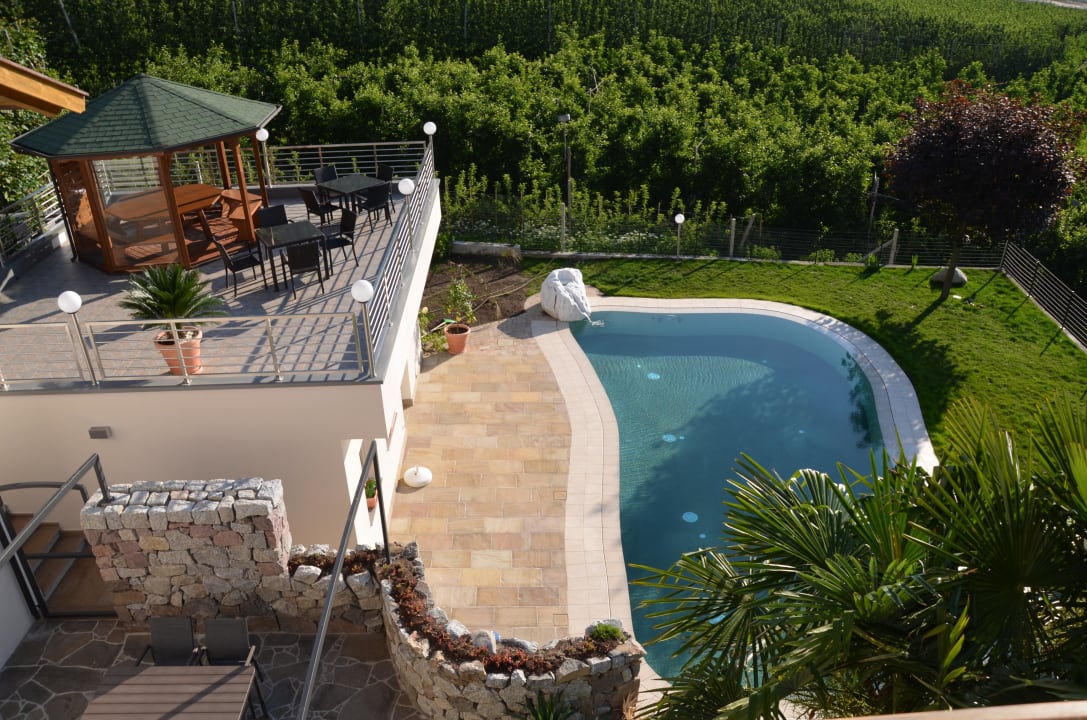 Neue Terrasse mit Pool und Liegewiese Pension Plarserhof