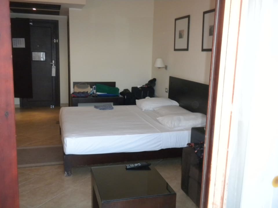 Blick vom Balkon ins Zimmer Fort Arabesque Resort, Spa & Villas