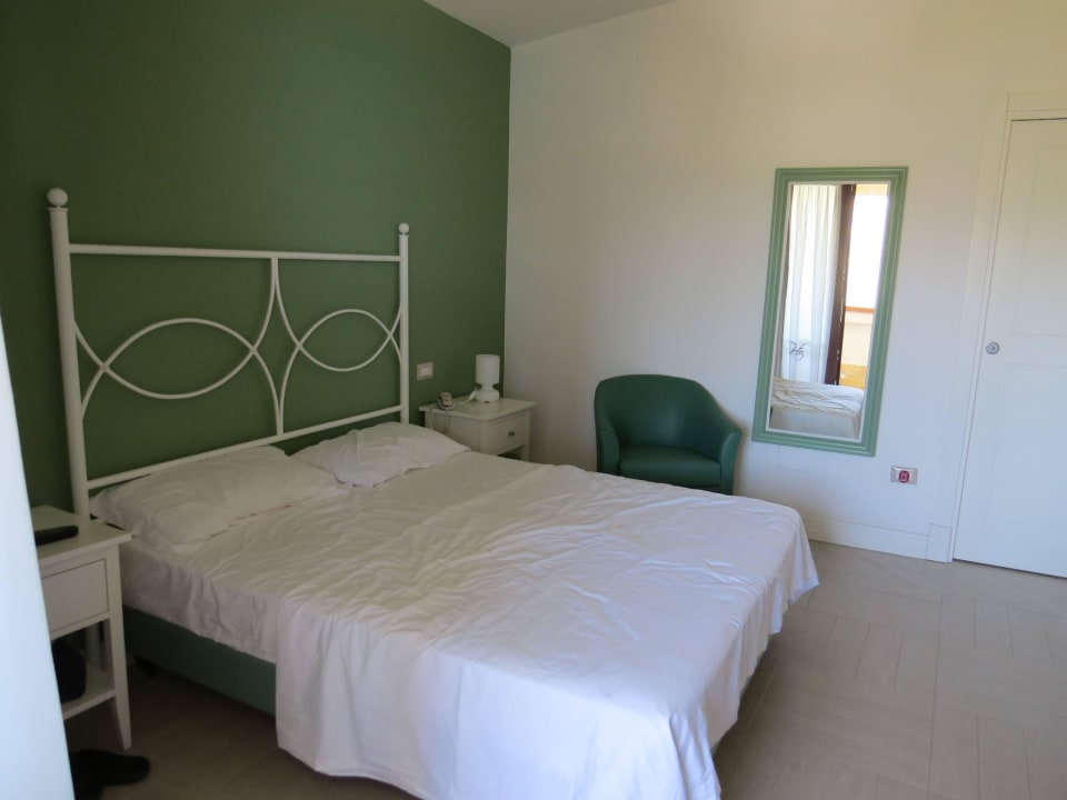 Das Zimmer ein bisschen kleine hat aber alles was  Hotel Residence Il Porto