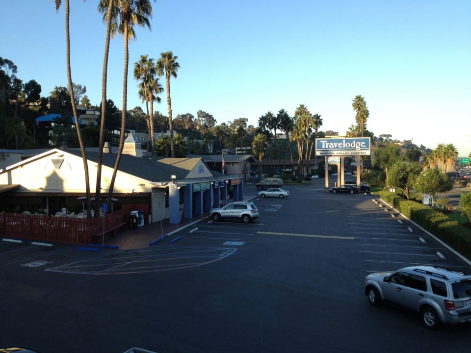 Car park and reception entrance The Atwood Hotel San Diego