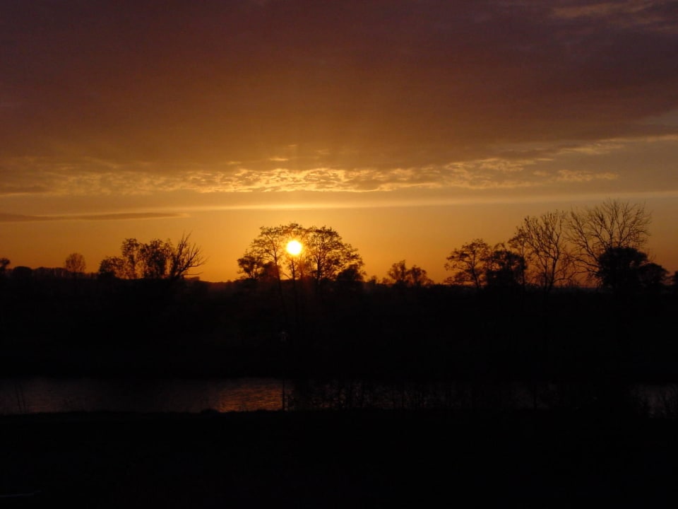Eindrucksvolle Sonnenuntergänge Lagunenstadt am Haff