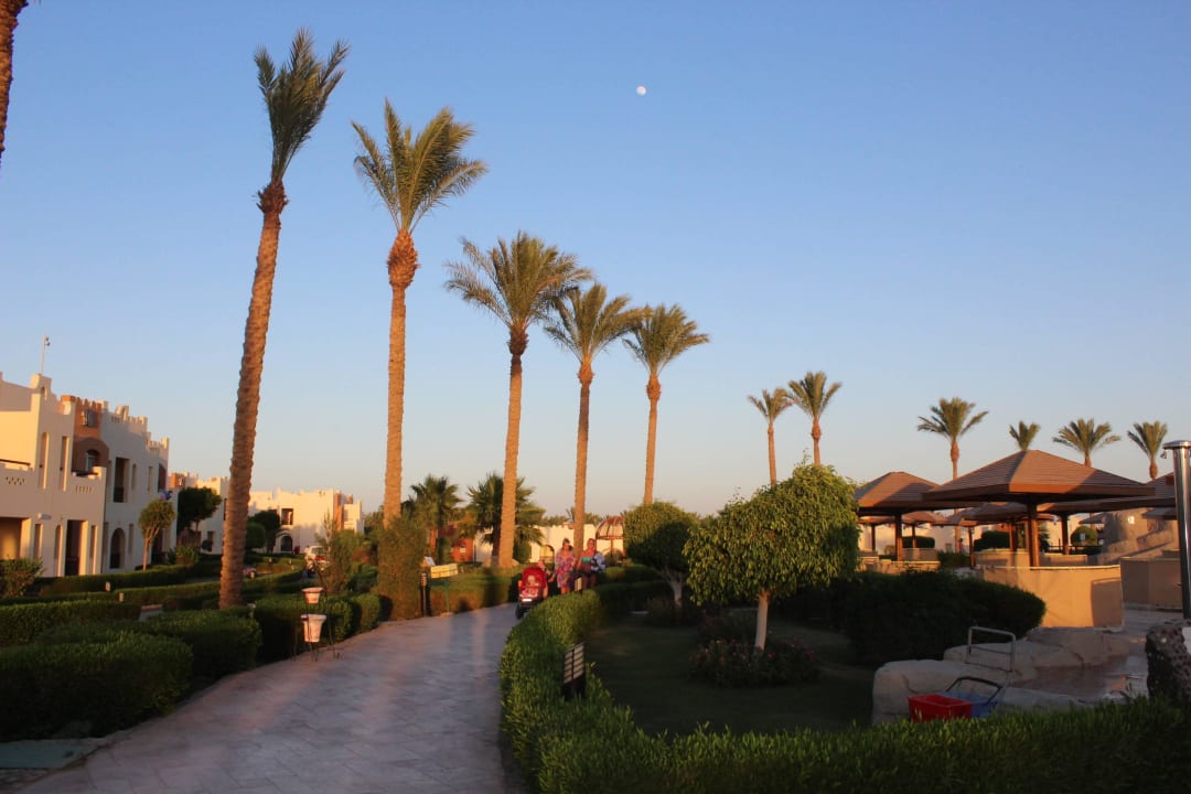 Weg zum Strand SUNRISE Royal Makadi Resort