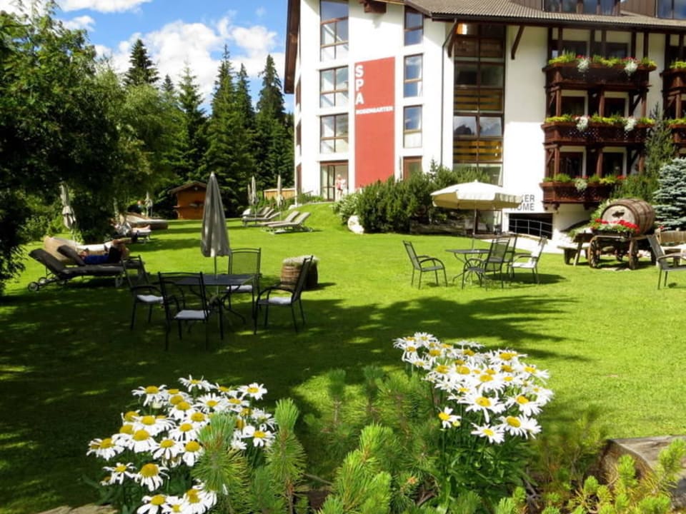 Schöne Gartenanlage Hotel Alpenrose