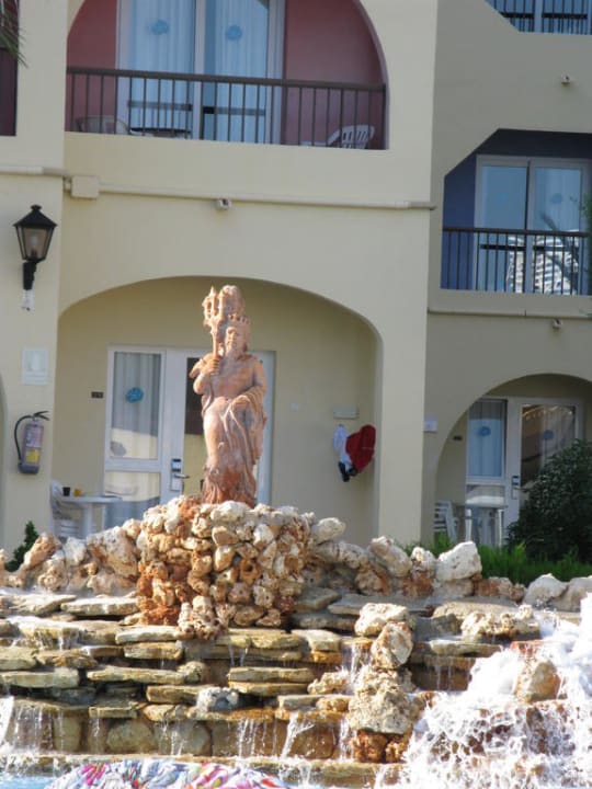 Poolanlage Globales Bouganvilla