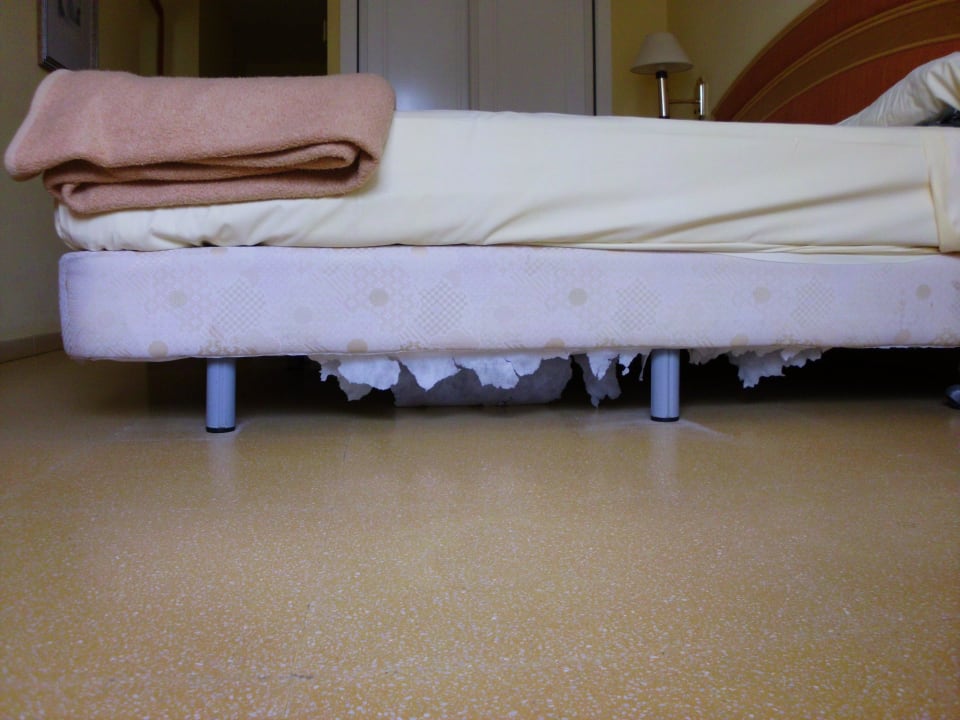 Blick unters Bett Hotel Best Roquetas