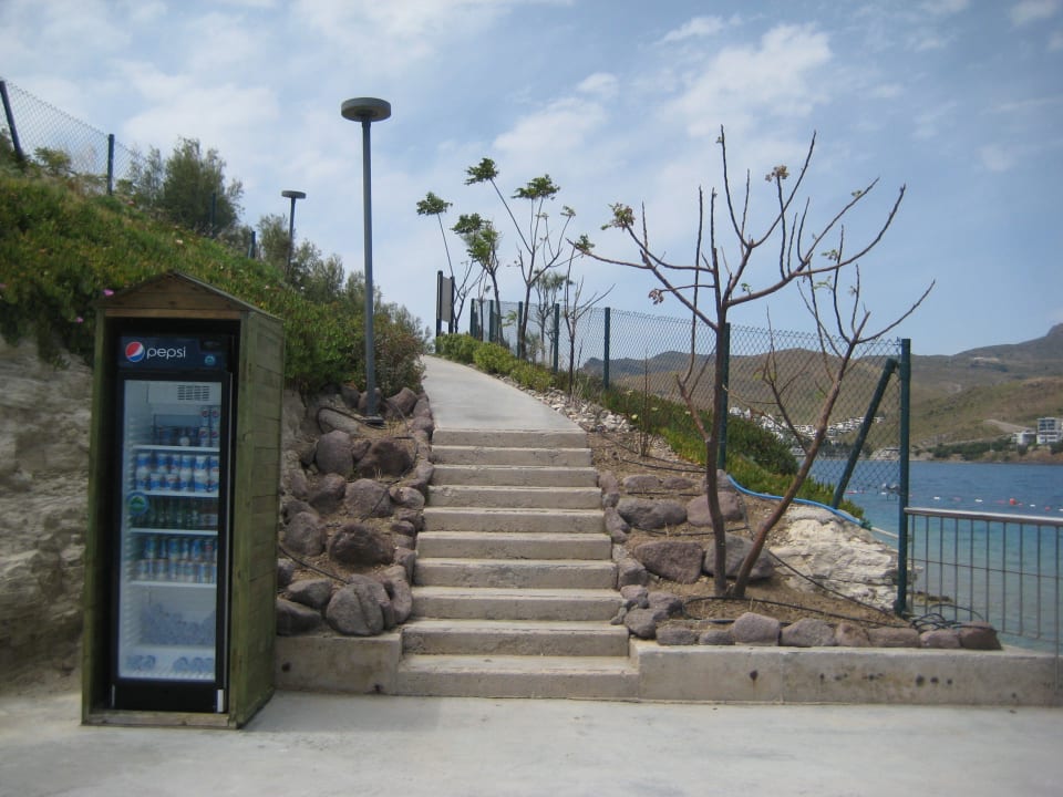 Kaltgetränke am Badesteg Xanadu Island Hotel